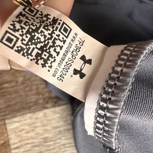 Under Armour Racer Tank Heatgear
Racer Tank Top - Womens size M - Harbo… - Picture 11 of 16